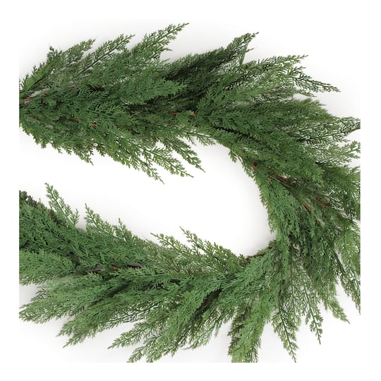 Melrose 5.5ft. Classic Green Pine Garland